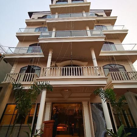 Hotel Rio Benaras バラナシ エクステリア 写真